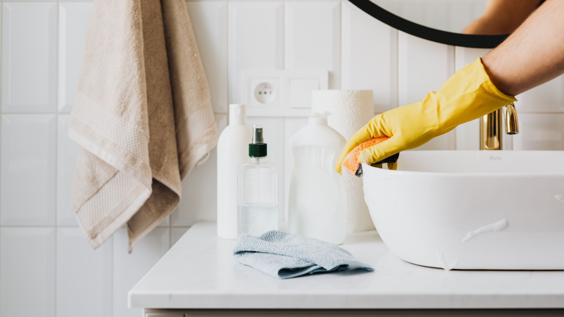 holiday let changeover cleaning Devon autumn
